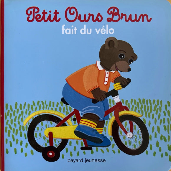 Petit Ours Brun fait du vélo